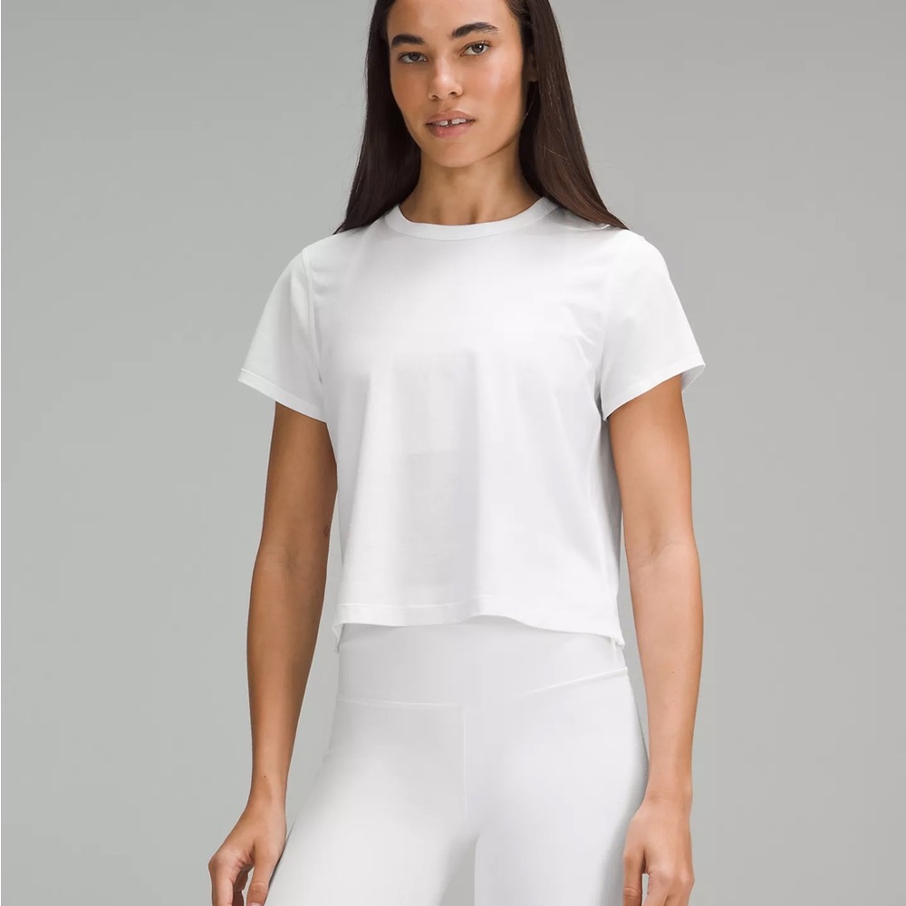 Lululemon Athletica White Boxy Crop T-Shirt. Size 14 NWT